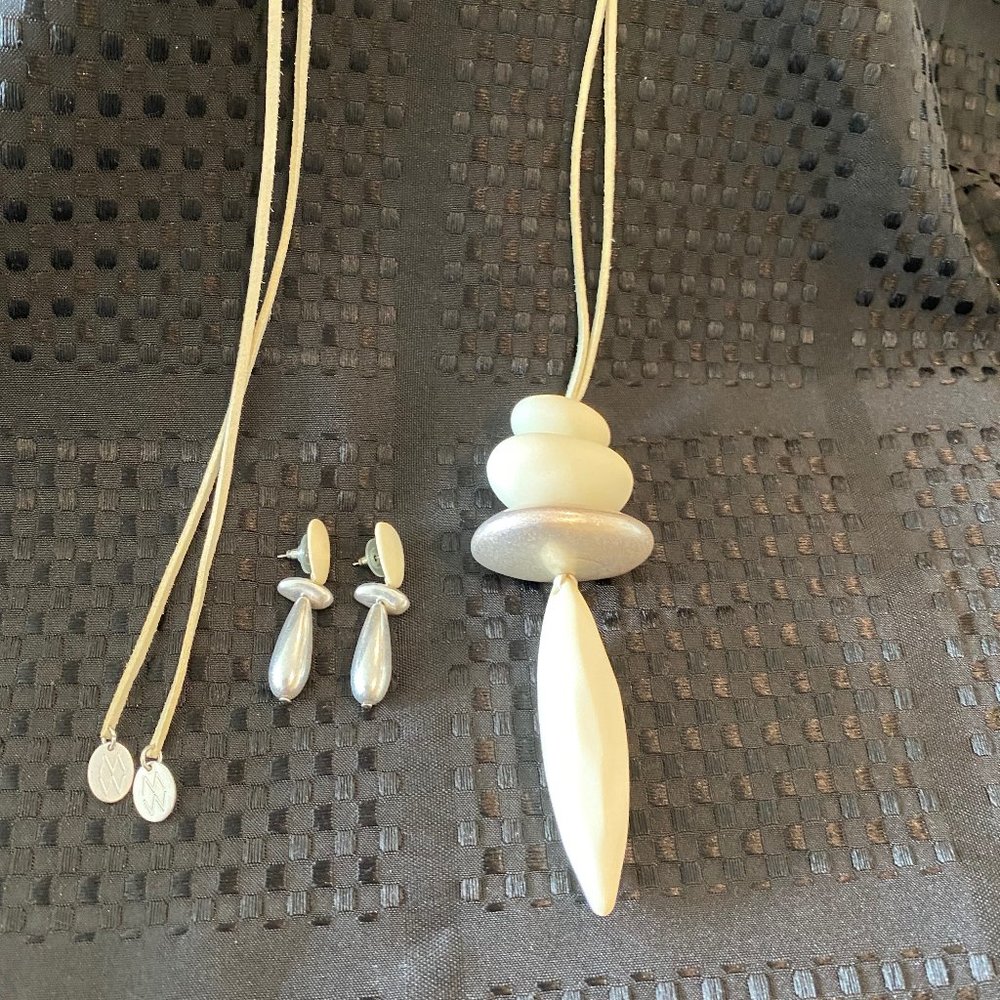 Marla Wynne Cream/Silver tone Adjustable Modern Pendant & Earrings Set
